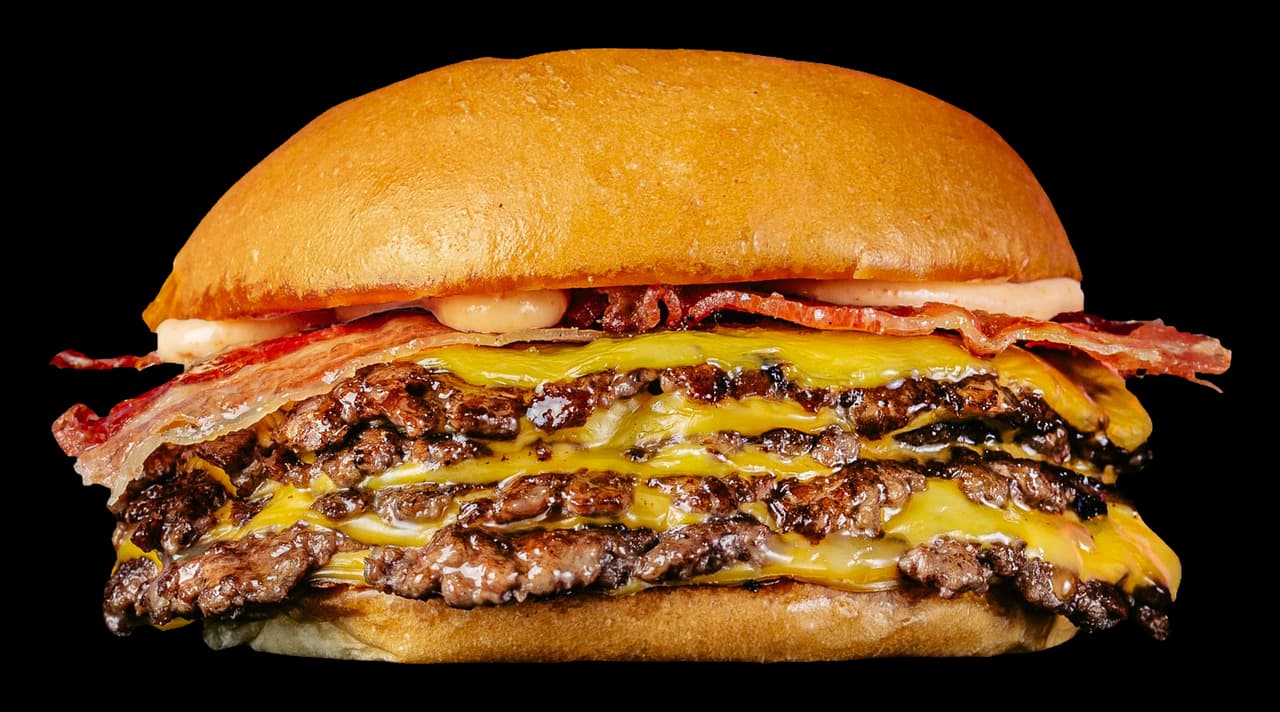 Ultra Bacon, de la familia Ultrasmash® de Hoppiness Club: Cuatro costras, bacon y la salsa del Club.